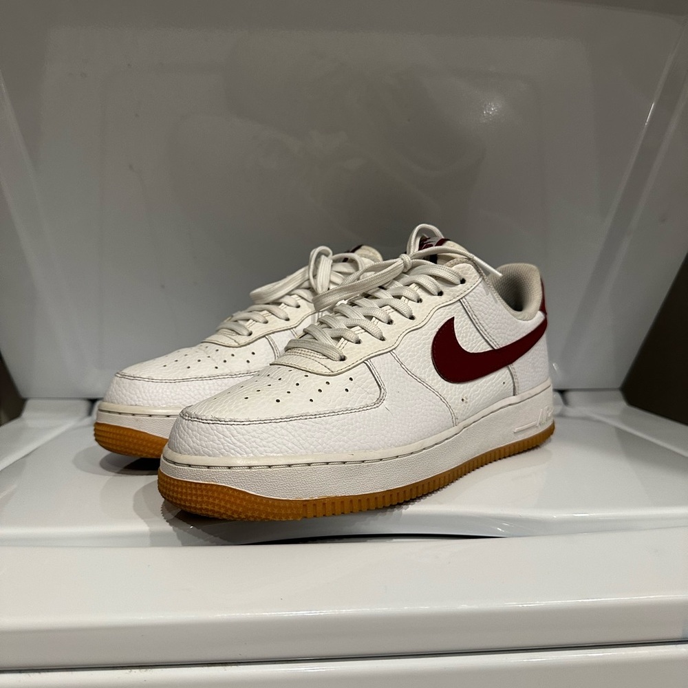 Nike Air Force 1 Gum bottom, men’s SZ 9